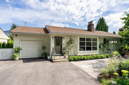 Photo 1 at 2784 Crescentview Drive, Edgemont, North Vancouver