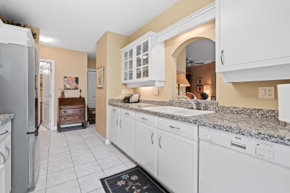 Photo 2 at 302 - 588 16th Street, Ambleside, West Vancouver