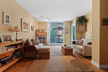 Photo 3 at 302 - 588 16th Street, Ambleside, West Vancouver
