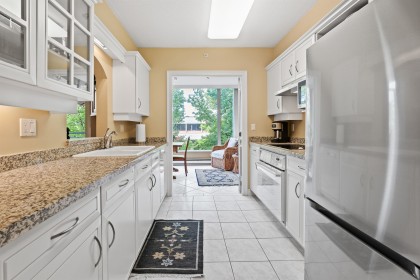 Photo 9 at 302 - 588 16th Street, Ambleside, West Vancouver