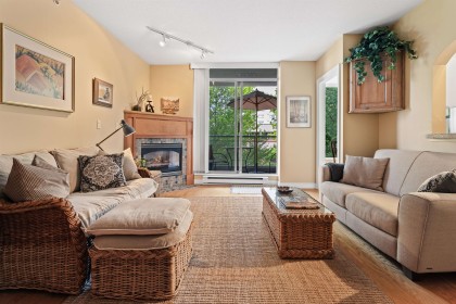 Photo 19 at 302 - 588 16th Street, Ambleside, West Vancouver