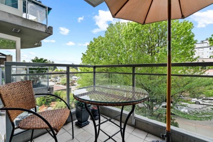 Photo 4 at 302 - 588 16th Street, Ambleside, West Vancouver