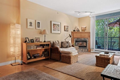 Photo 8 at 302 - 588 16th Street, Ambleside, West Vancouver