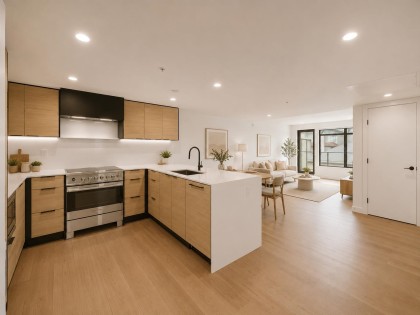 Photo 3 at 202 - 6485 Manitoba Street, Oakridge VW, Vancouver West