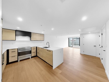 Photo 4 at 202 - 6485 Manitoba Street, Oakridge VW, Vancouver West