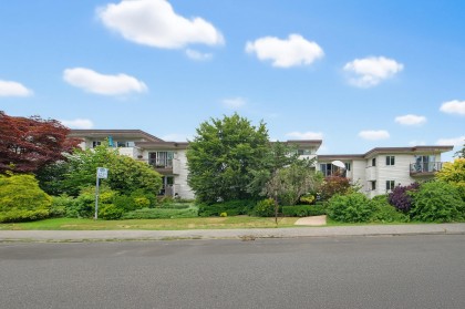 Photo 2 at 301 - 2125 W 2nd Avenue, Kitsilano, Vancouver West