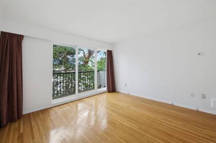 Photo 6 at 301 - 2125 W 2nd Avenue, Kitsilano, Vancouver West
