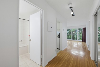 Photo 14 at 301 - 2125 W 2nd Avenue, Kitsilano, Vancouver West