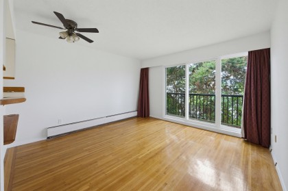 Photo 8 at 301 - 2125 W 2nd Avenue, Kitsilano, Vancouver West