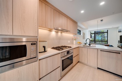 Photo 4 at 6292 Oak Street, Oakridge VW, Vancouver West