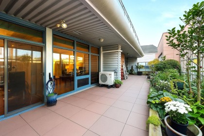 Photo 11 at 202 - 1750 W 2nd Avenue, False Creek, Vancouver West