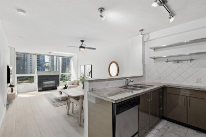 Photo 2 at 903 - 1328 W Pender Street, Vancouver West