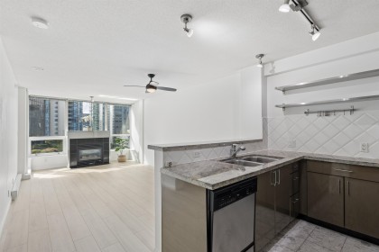Photo 3 at 903 - 1328 W Pender Street, Vancouver West