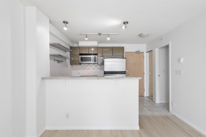 Photo 11 at 903 - 1328 W Pender Street, Vancouver West