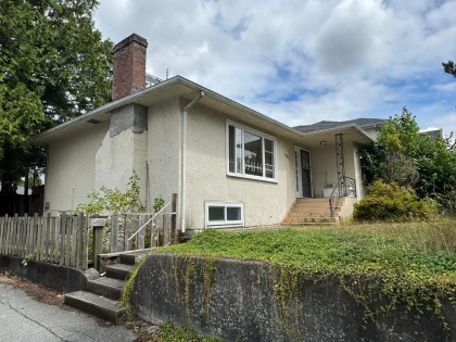 Photo 2 at 481 W 40th Avenue, Cambie, Vancouver West