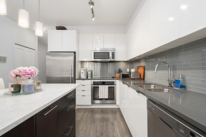 Photo 2 at 417 - 2665 Mountain Highway, Lynn Valley, North Vancouver