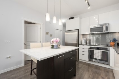 Photo 3 at 417 - 2665 Mountain Highway, Lynn Valley, North Vancouver