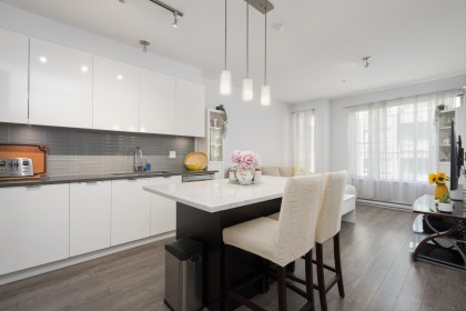 Photo 4 at 417 - 2665 Mountain Highway, Lynn Valley, North Vancouver