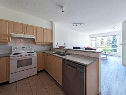 Photo 8 at 422 - 3629 Deercrest Drive, Roche Point, North Vancouver