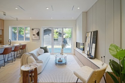 Photo 5 at 2 - 3315 W 10th Street, Kitsilano, Vancouver West