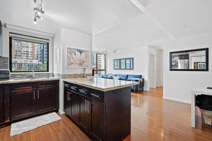 Photo 2 at 1005 - 1238 Melville Street, Coal Harbour, Vancouver West