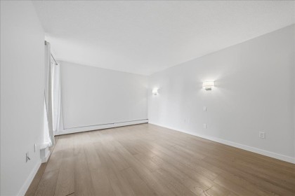 Photo 22 at 802 - 1745 Esquimalt Avenue, Ambleside, West Vancouver