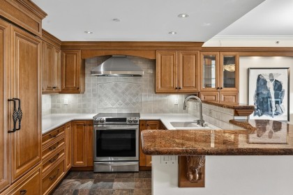 Photo 11 at 306 - 1383 Marinaside Crescent, Yaletown, Vancouver West