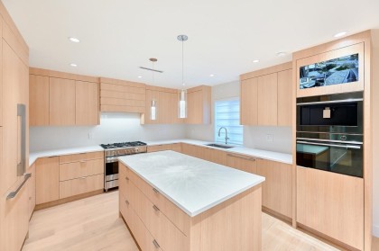 Photo 7 at 806 Montroyal Boulevard, Canyon Heights NV, North Vancouver