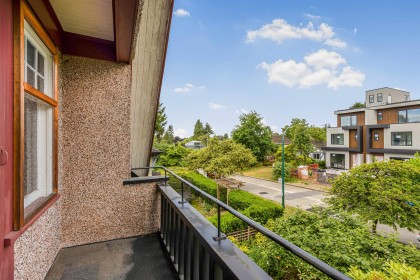 Photo 18 at 3732 W 2nd Avenue, Point Grey, Vancouver West