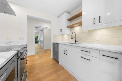 Photo 11 at 911 - 555 W 28th Street, Upper Lonsdale, North Vancouver