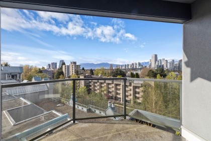 Photo 11 at 306 - 1345 W 4th Avenue, False Creek, Vancouver West