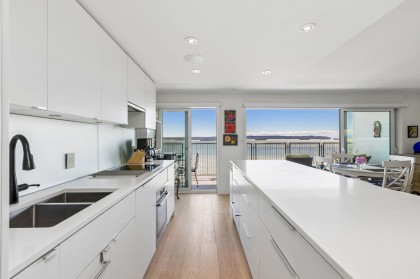 Photo 7 at 807 - 150 24th Street, Dundarave, West Vancouver