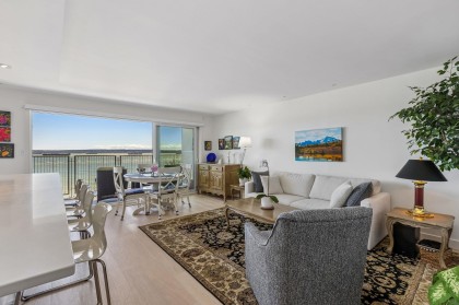 Photo 10 at 807 - 150 24th Street, Dundarave, West Vancouver