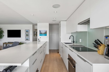 Photo 8 at 807 - 150 24th Street, Dundarave, West Vancouver