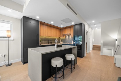 Photo 7 at 5 - 128 W Woodstock Avenue, Cambie, Vancouver West