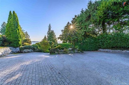 Photo 2 at 2975 Marine Drive, Altamont, West Vancouver