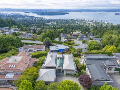 Photo 2 at 1572 Chippendale Court, Canterbury WV, West Vancouver