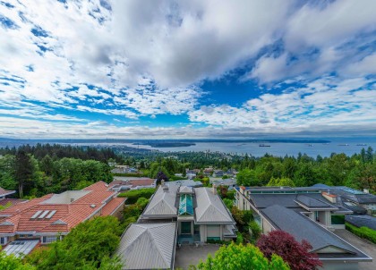 Photo 3 at 1572 Chippendale Court, Canterbury WV, West Vancouver