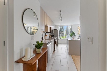 Photo 2 at 904 - 1225 Richards Street, Vancouver West