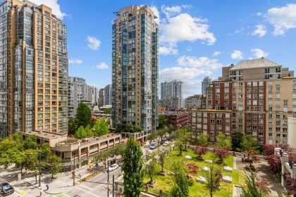 Photo 6 at 904 - 1225 Richards Street, Vancouver West