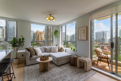 Photo 4 at 904 - 1225 Richards Street, Vancouver West