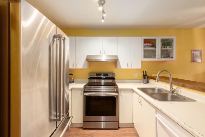 Photo 9 at 106 - 876 W 14th Avenue, Fairview VW, Vancouver West