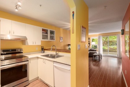 Photo 8 at 106 - 876 W 14th Avenue, Fairview VW, Vancouver West