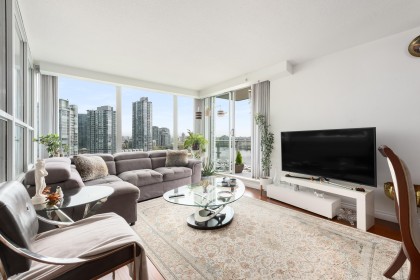 Photo 3 at 1201 - 1228 Marinaside Crescent, Yaletown, Vancouver West