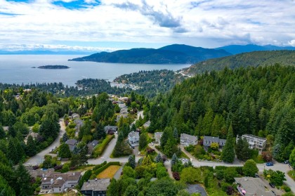 Photo 32 at 4895 Northwood Drive, Cypress Park Estates, West Vancouver