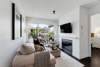 Photo 6 at 323 - 332 Lonsdale Avenue, North Vancouver