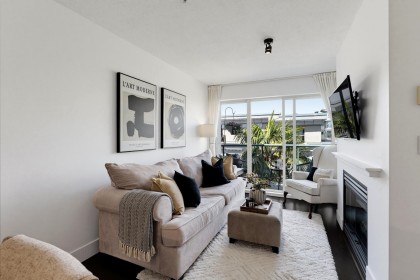 Photo 5 at 323 - 332 Lonsdale Avenue, North Vancouver
