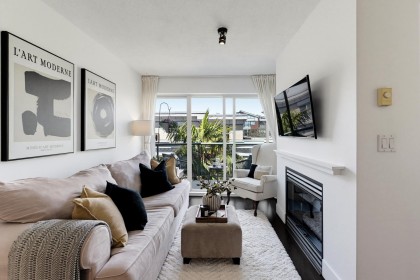 Photo 4 at 323 - 332 Lonsdale Avenue, North Vancouver