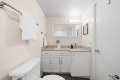 Photo 13 at 210 - 2234 W 1st Avenue, Kitsilano, Vancouver West