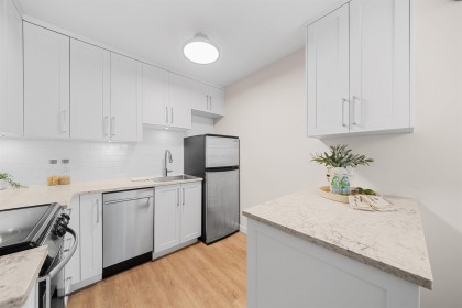 Photo 7 at 210 - 2234 W 1st Avenue, Kitsilano, Vancouver West
